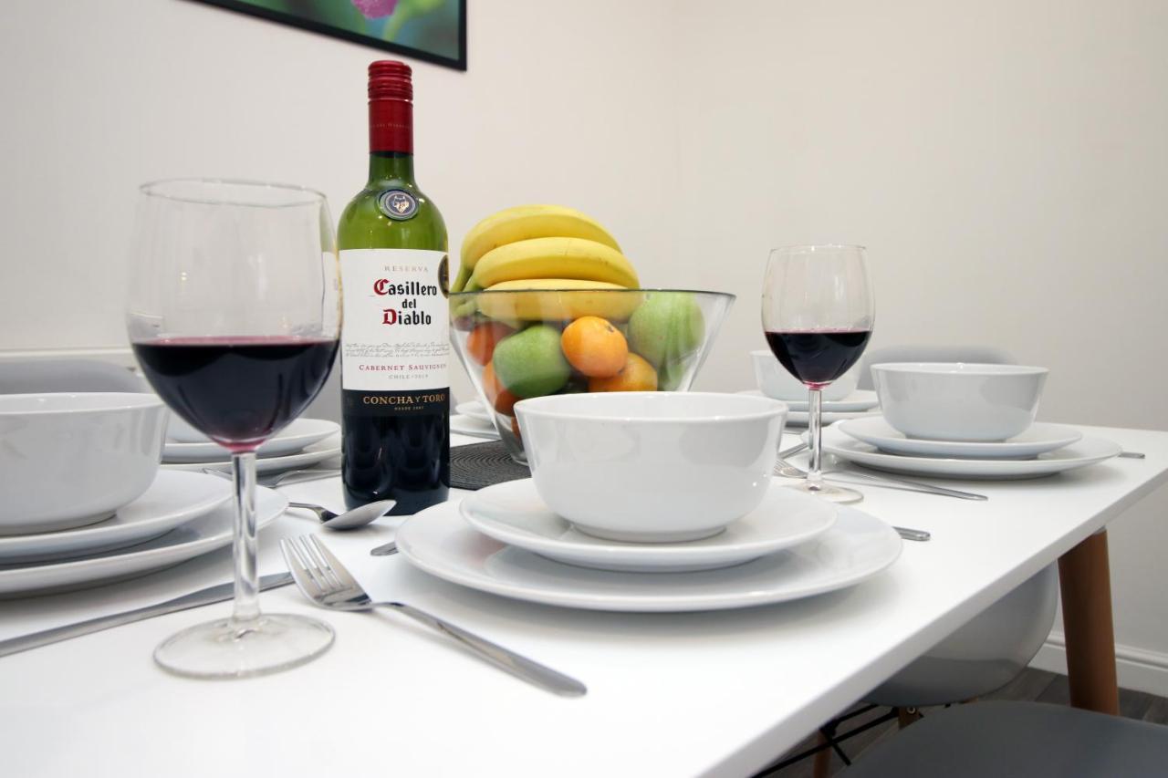Delft - Spacious Home, High Speed Wi-Fi, Free Parking, Terrace Swindon Eksteriør bilde